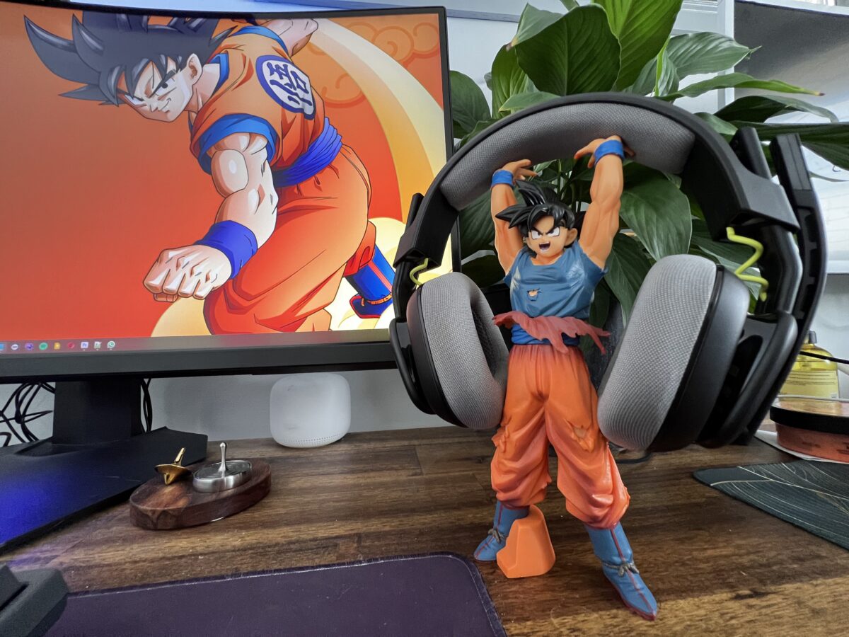 Standify Anime Dragon Ball Z figurines and Goku Headphone Stand IMG 1351 scaled