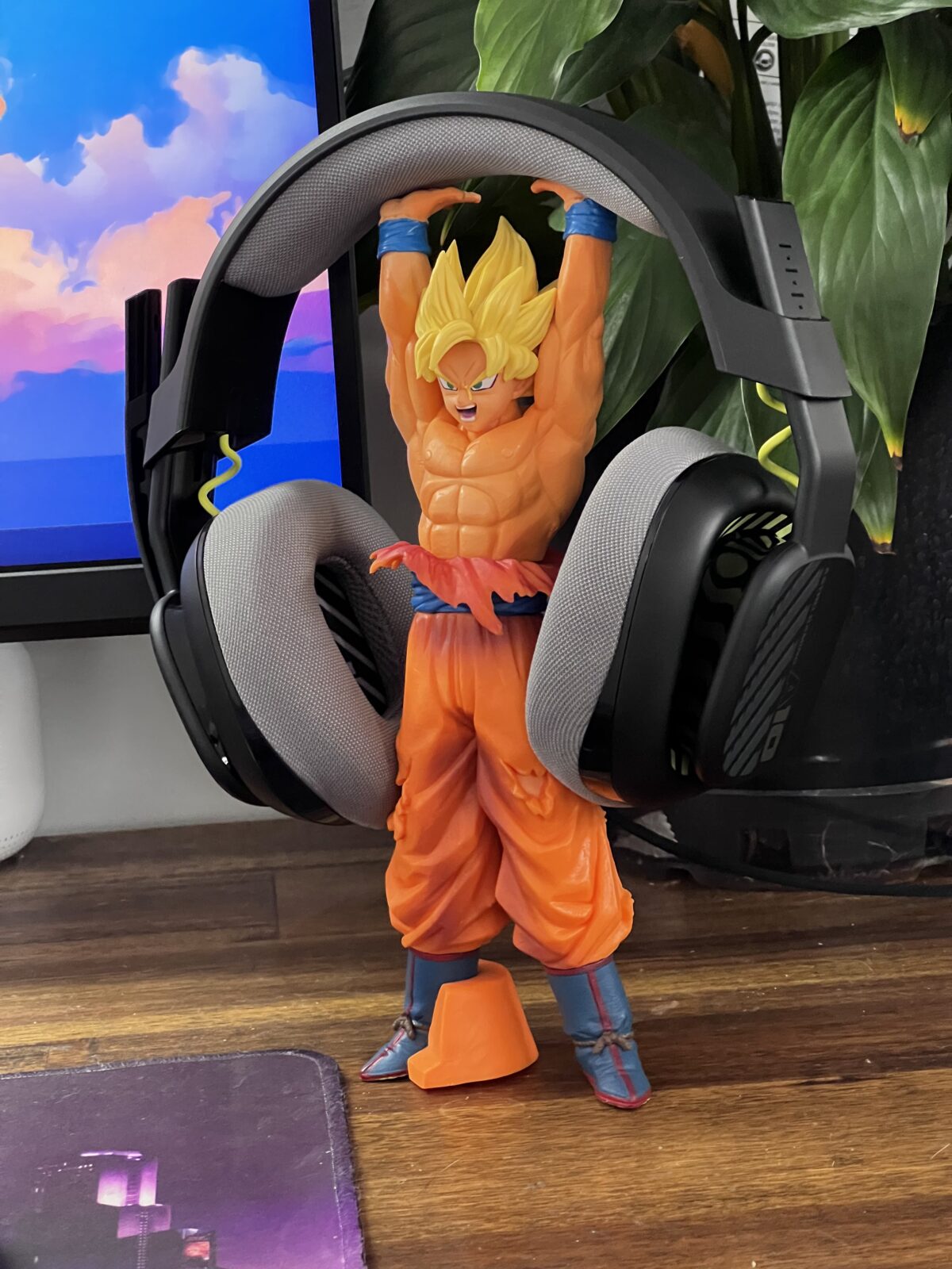 Standify Anime Dragon Ball Z figurines and Goku Headphone Stand IMG 1373 scaled