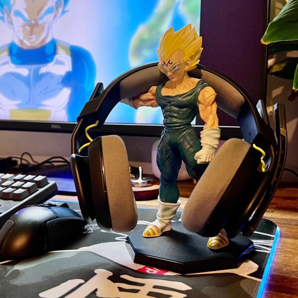 Standify Anime Dragon Ball Z figurines and Goku Headphone Stand IMG 2904