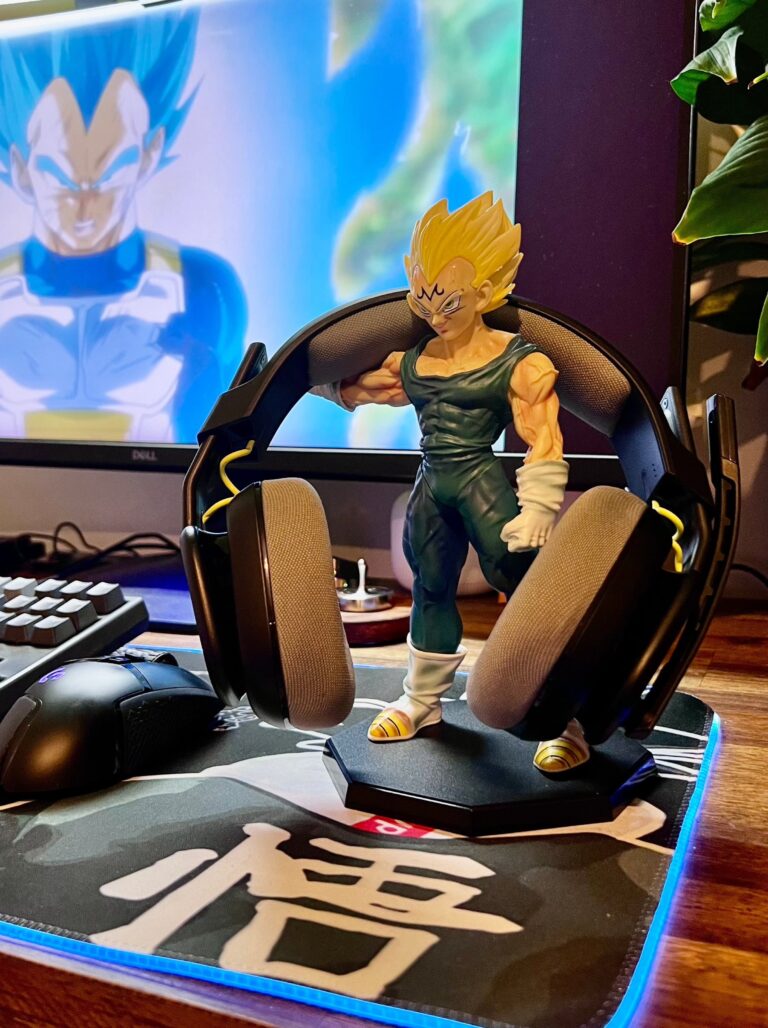 Standify Anime Dragon Ball Z figurines and Goku Headphone Stand IMG 2904