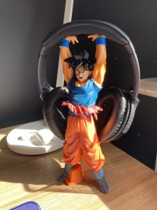 25cm GOKU HEADPHONE STAND photo review